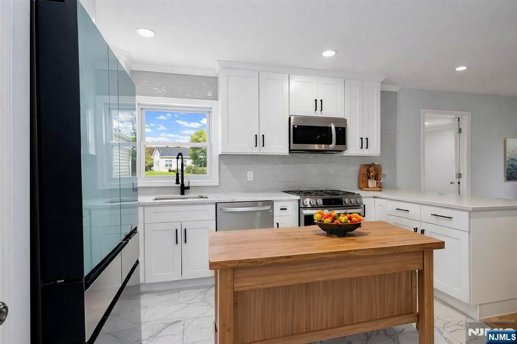 86 Howland Avenue Teaneck, NJ 07666 - Photo 9 of 50