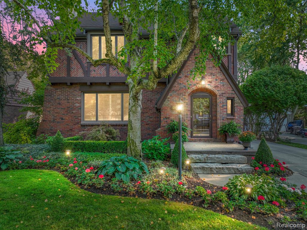 966 Lincoln Road Grosse Pointe, MI 48230 - Photo 1 of 29 Gallery Image 1