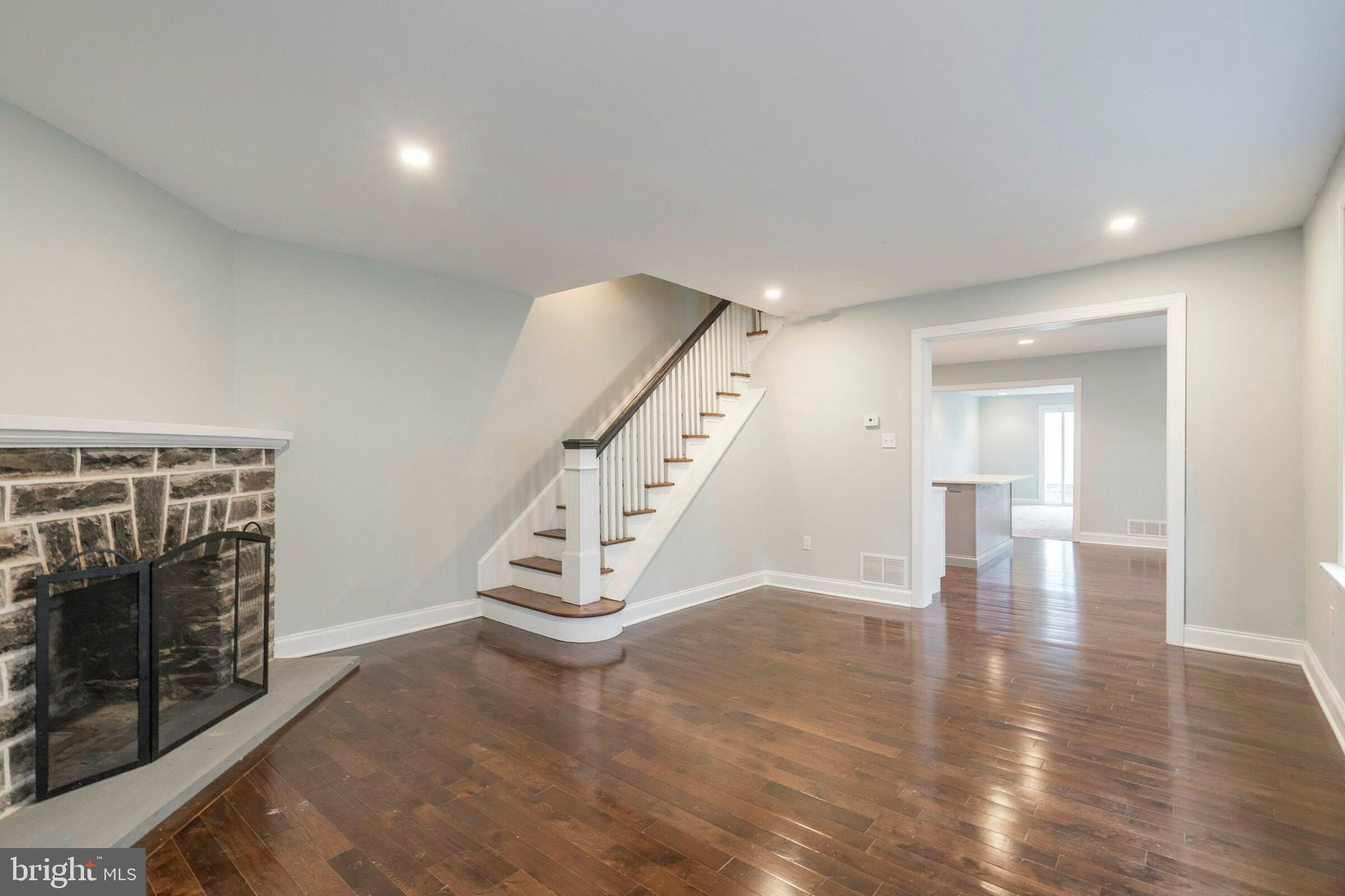 526 Wales Road Havertown, PA 19083 - Photo 4 of 34