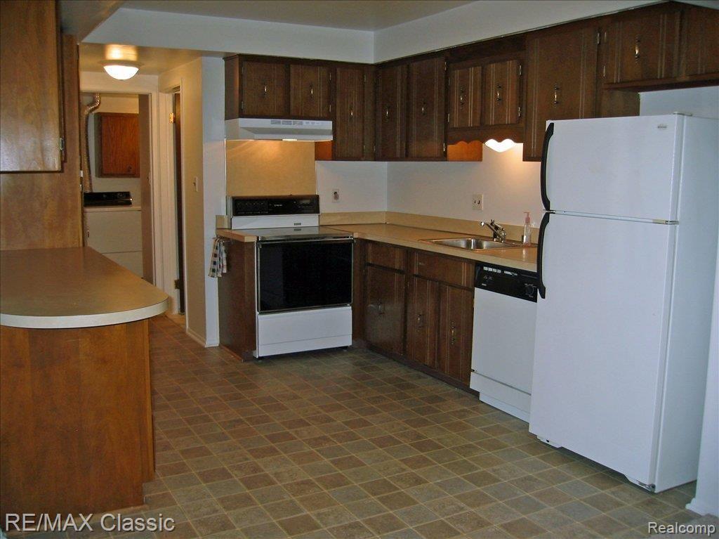 8688 Common Road Warren, MI 48093 - Photo 1 of 7 Generous Kitchen