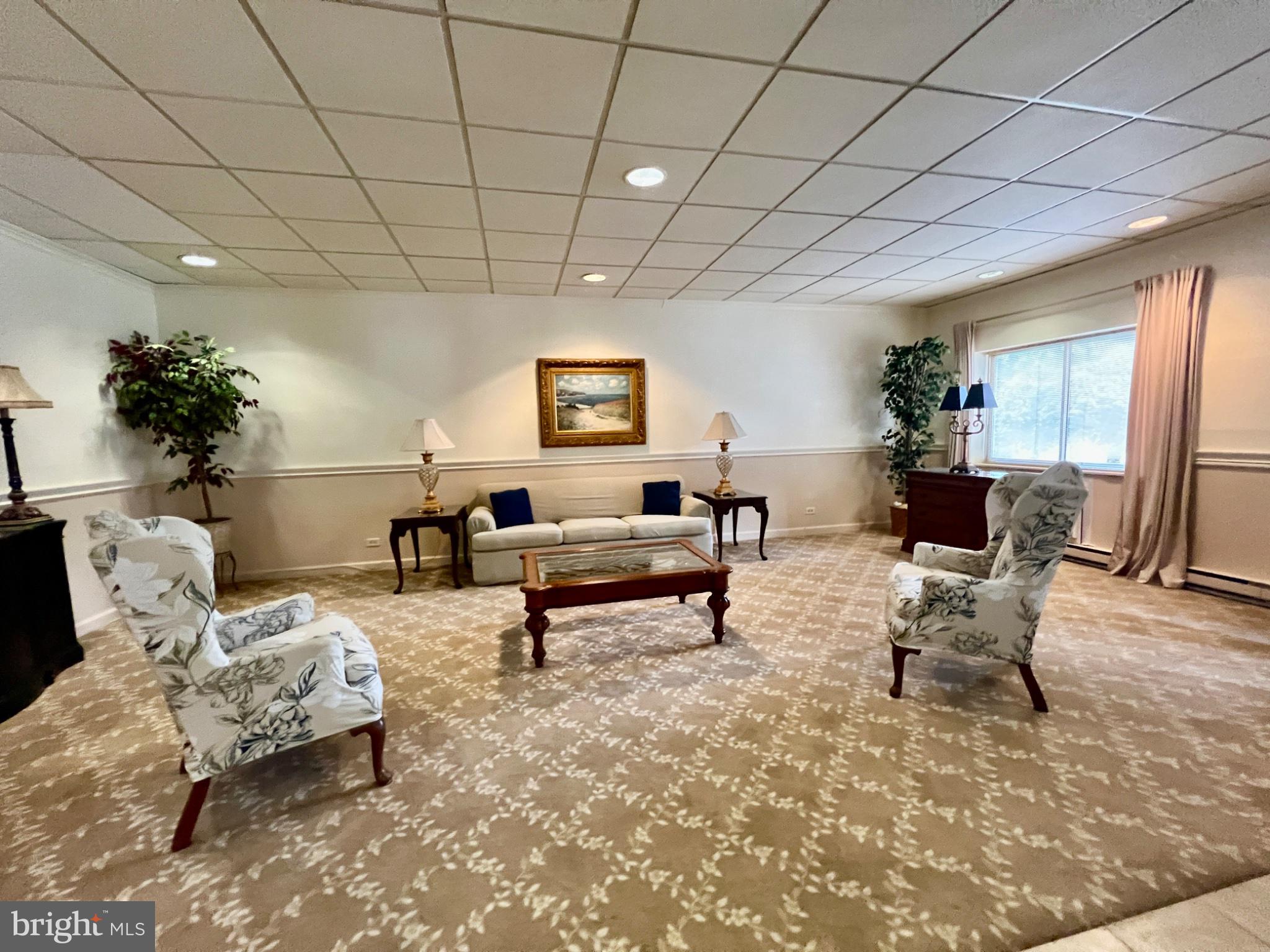 860 Lower Ferry Road, Unit 1L Ewing, NJ 08628 - Photo 15 of 23 Spacious, inviting living area awaits.