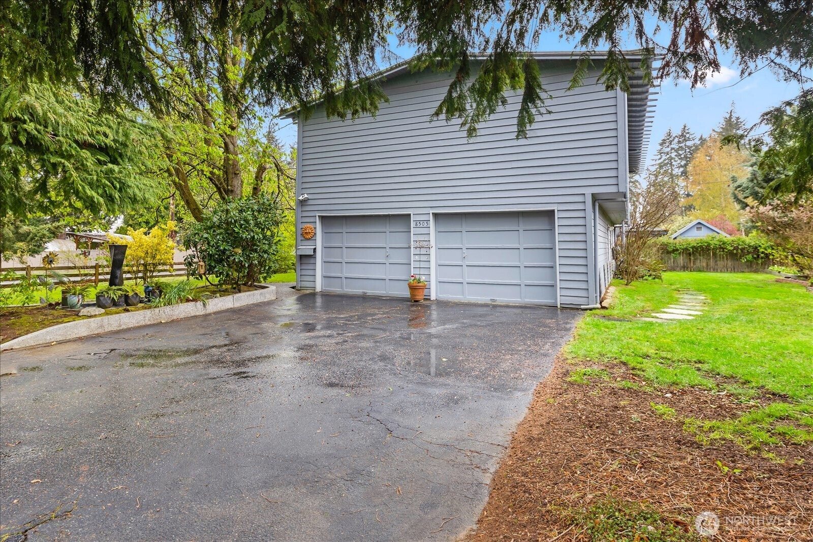 8505 236th Street Southwest Edmonds, WA 98026 - Photo 2 of 25