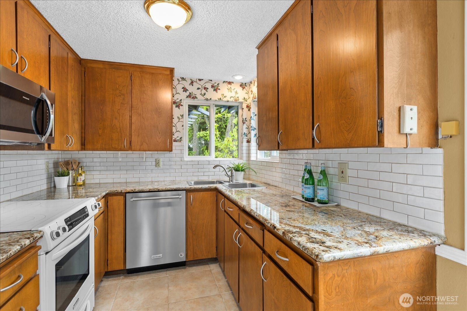 8505 236th Street Southwest Edmonds, WA 98026 - Photo 8 of 25