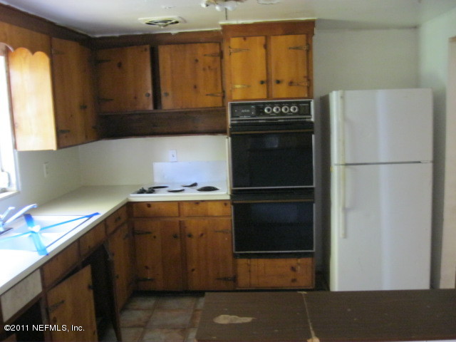 6039 Verdes Road Jacksonville, FL 32244 - Photo 4 of 6 KITCHEN