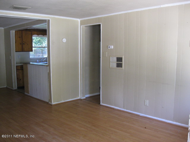 6039 Verdes Road Jacksonville, FL 32244 - Photo 5 of 6 LIVING ROOM