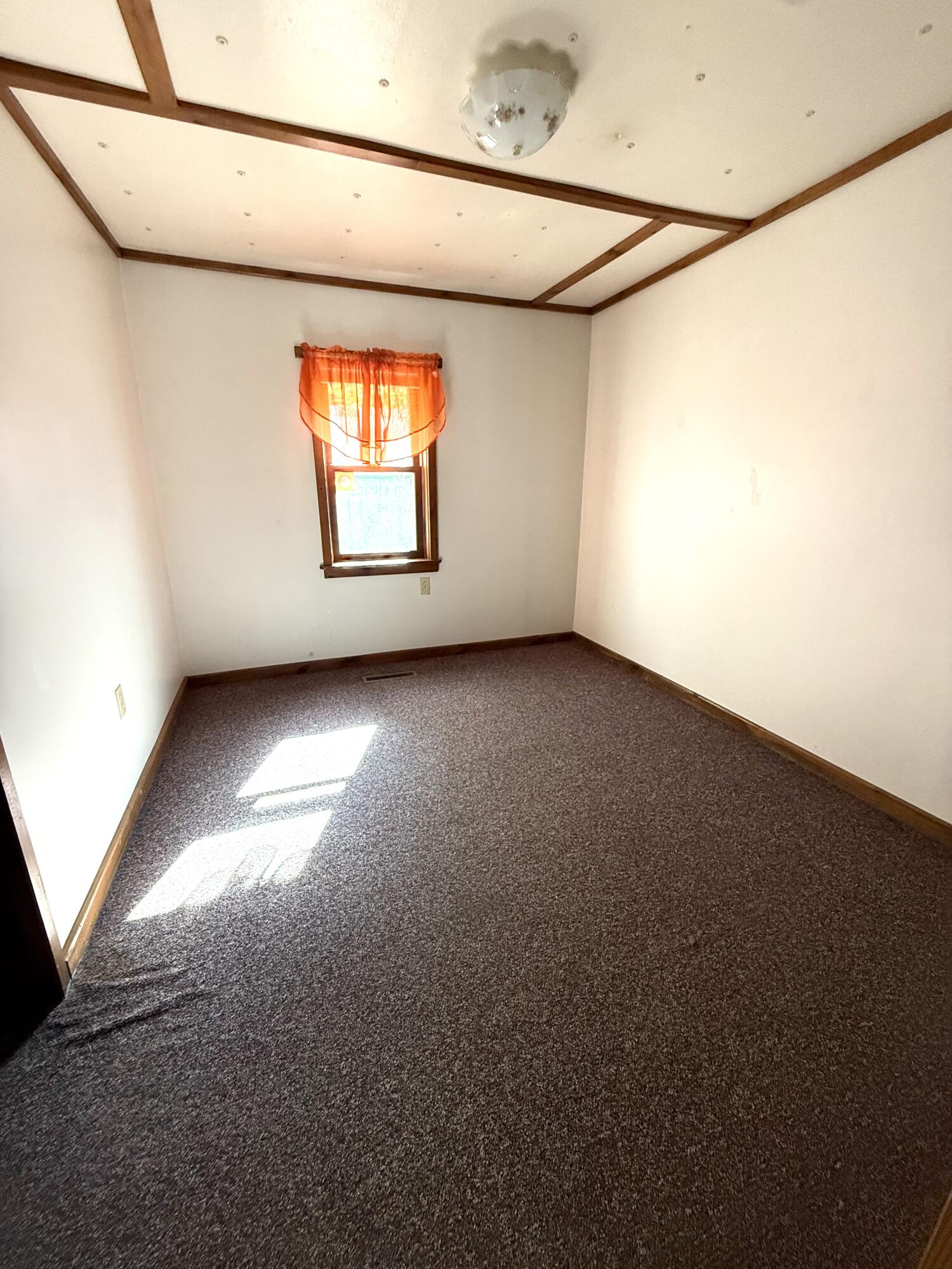 437 Rugar Street Plattsburgh, NY 12901 - Photo 5 of 17 Gallery Image 5