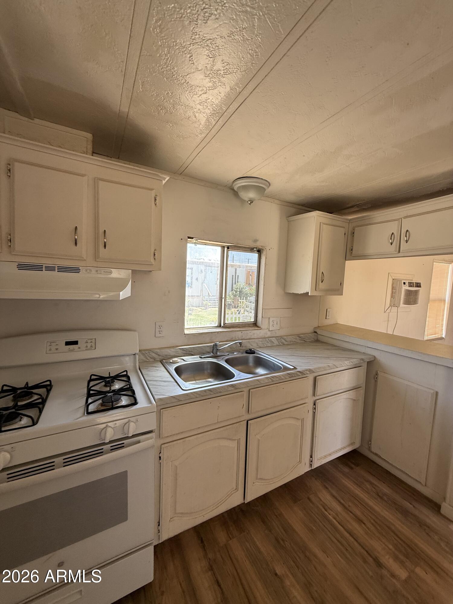 799 West Battaglia Road, Unit 35 Eloy, AZ 85131 - Photo 5 of 28 IMG_9498