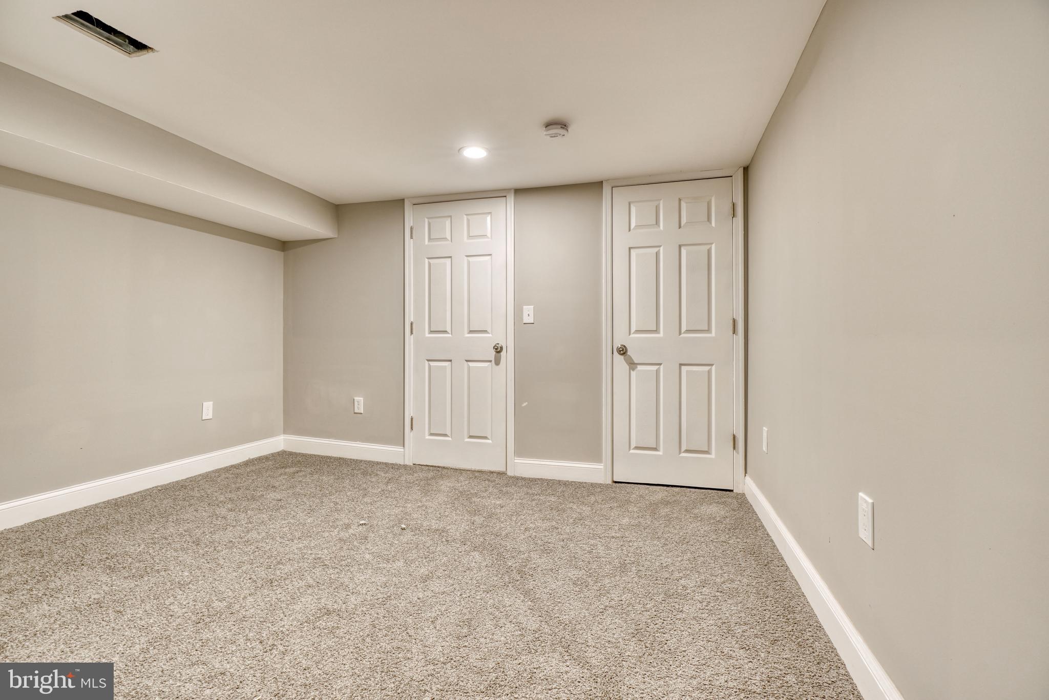 1506 North Wolfe Street Baltimore, MD 21213 - Photo 6 of 9 an empty room with window