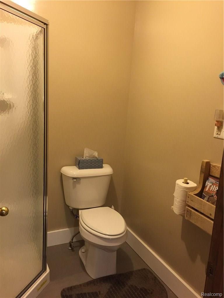 38495 South Huron Road New Boston, MI 48164 - Photo 18 of 27 bath.JPG