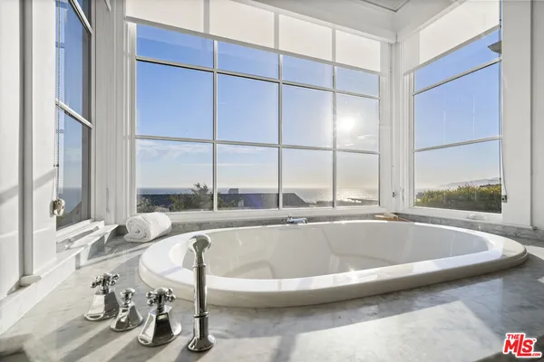 $13,500,000 | 7335 Birdview Avenue, Malibu, CA 90265