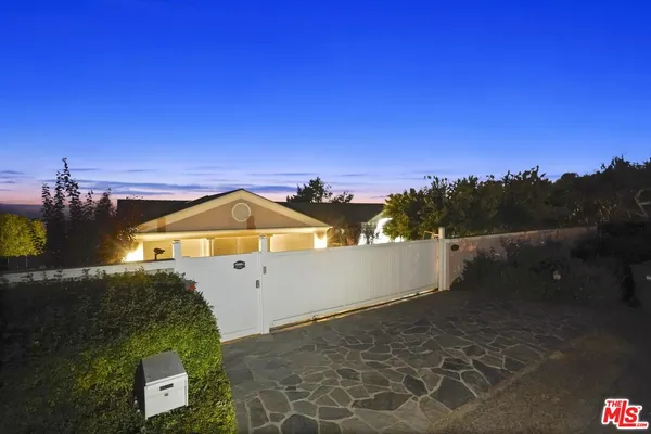 $13,500,000 | 7335 Birdview Avenue, Malibu, CA 90265