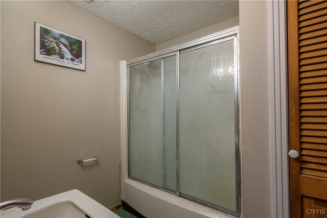 6571 Lakeshore Road Cicero, NY 13039 - Photo 5 of 50