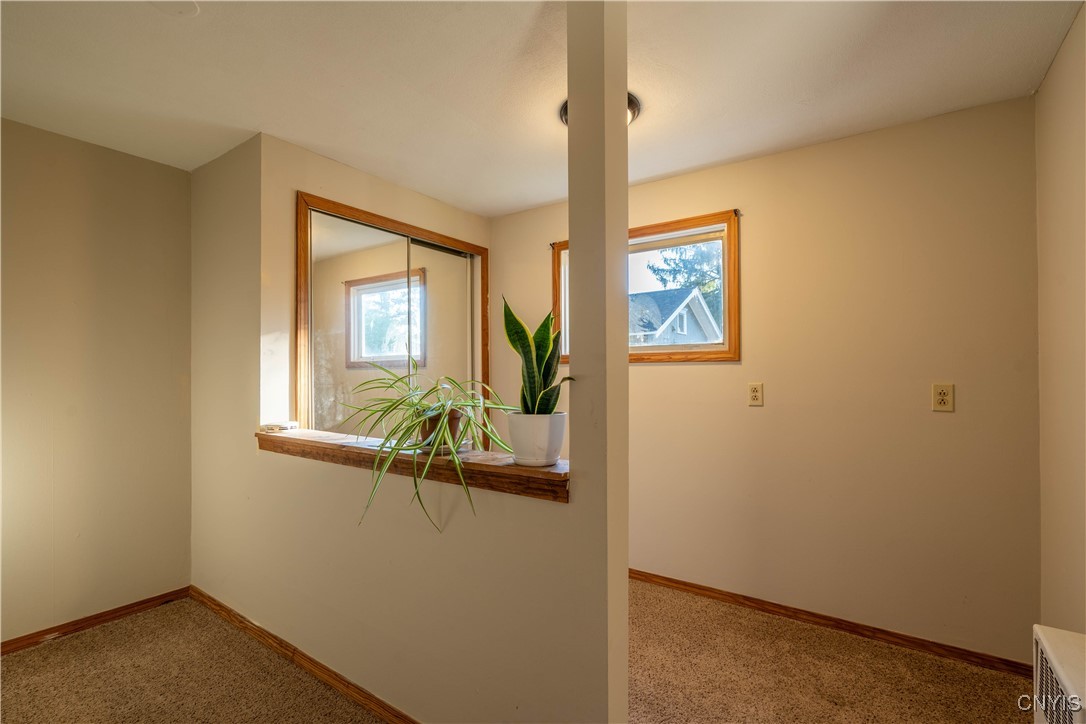 6571 Lakeshore Road Cicero, NY 13039 - Photo 10 of 50