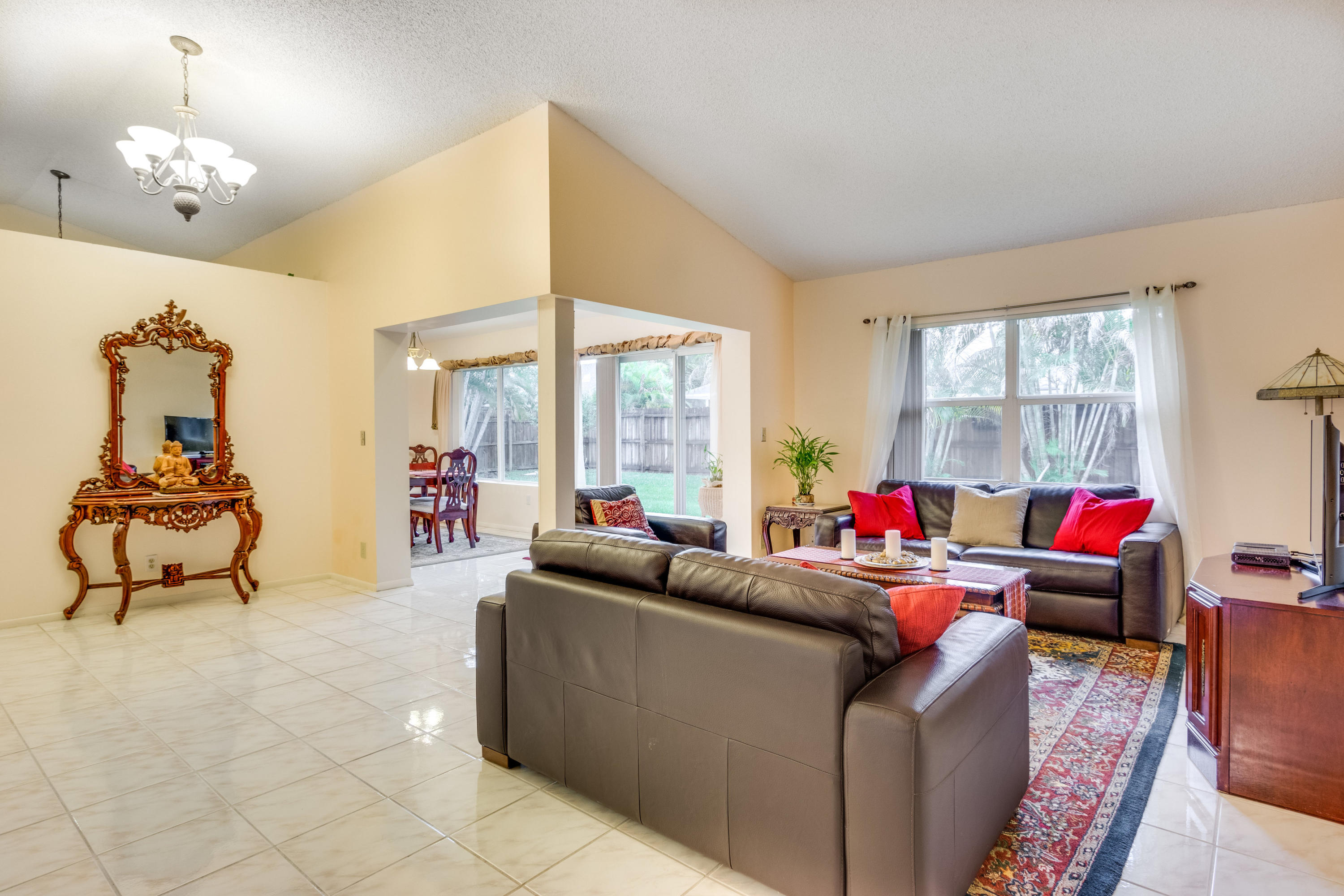 9208 Edgemont Lane Boca Raton, FL 33434 - Photo 7 of 29 living area