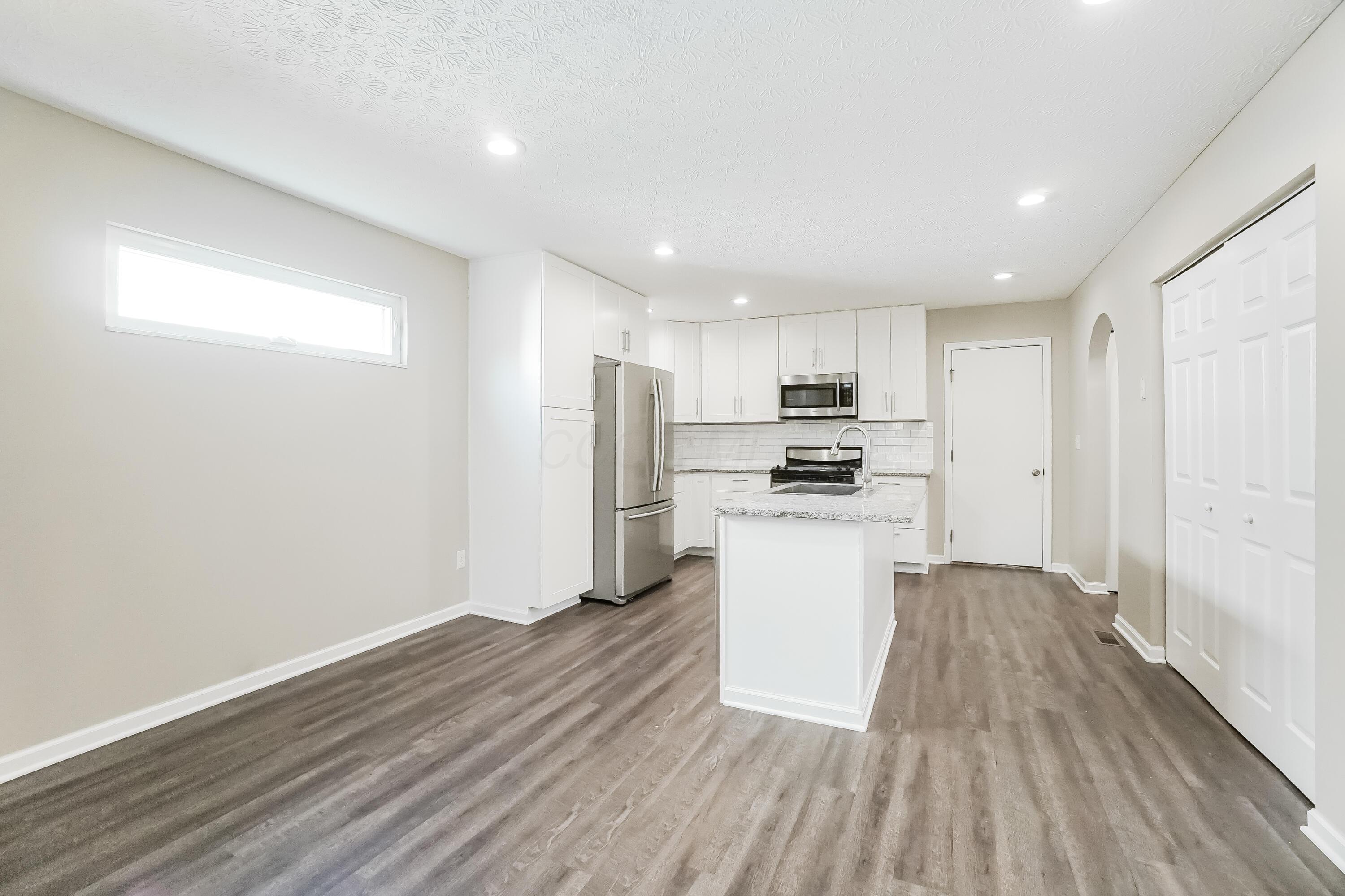 74 Tabilore Loop Delaware, OH 43015 - Photo 6 of 18 008-photo-kitchen-7563717