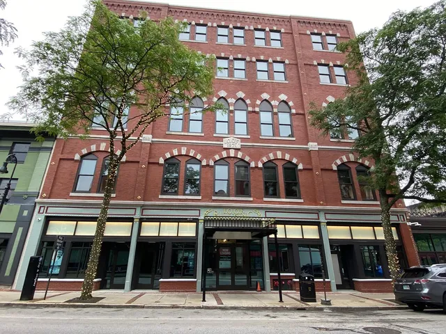 $2,221 | 83 Hanover Street, Unit 303, Manchester, NH 03101