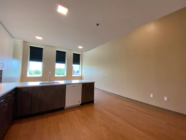 $2,221 | 83 Hanover Street, Unit 303, Manchester, NH 03101