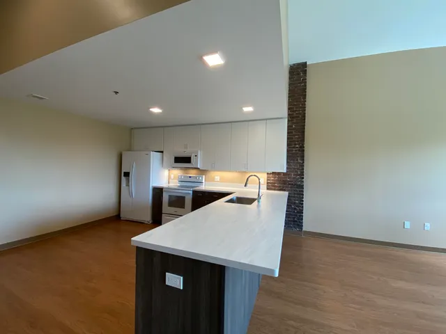 $2,221 | 83 Hanover Street, Unit 303, Manchester, NH 03101