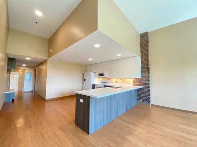 $2,221 | 83 Hanover Street, Unit 303, Manchester, NH 03101