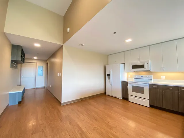 $2,221 | 83 Hanover Street, Unit 303, Manchester, NH 03101