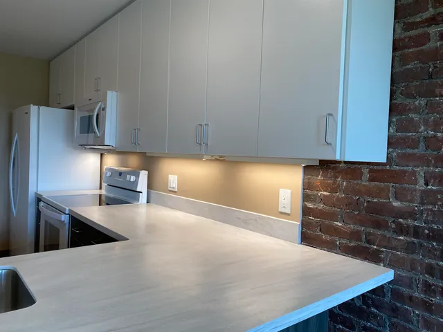 $2,221 | 83 Hanover Street, Unit 303, Manchester, NH 03101