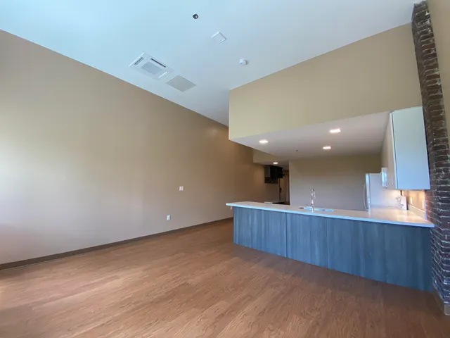 $2,221 | 83 Hanover Street, Unit 303, Manchester, NH 03101