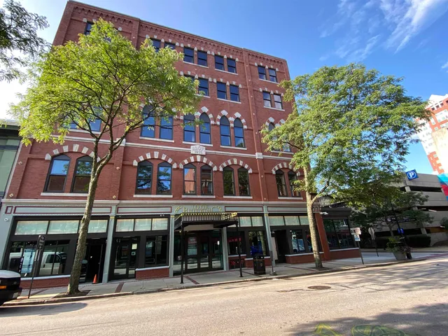 $2,221 | 83 Hanover Street, Unit 303, Manchester, NH 03101