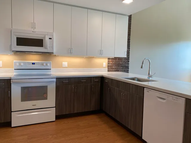 $2,221 | 83 Hanover Street, Unit 303, Manchester, NH 03101