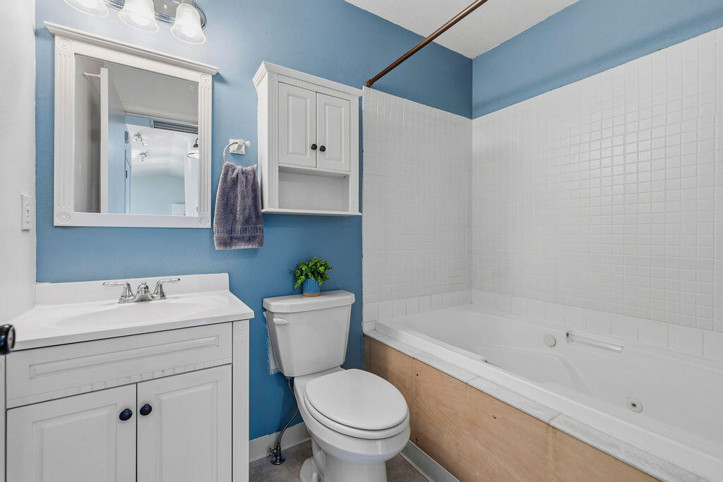2979 Northeast Sugar Pine Road Prineville, OR 97754 - Photo 10 of 31 a bathroom with a sink toilet vanity and tub