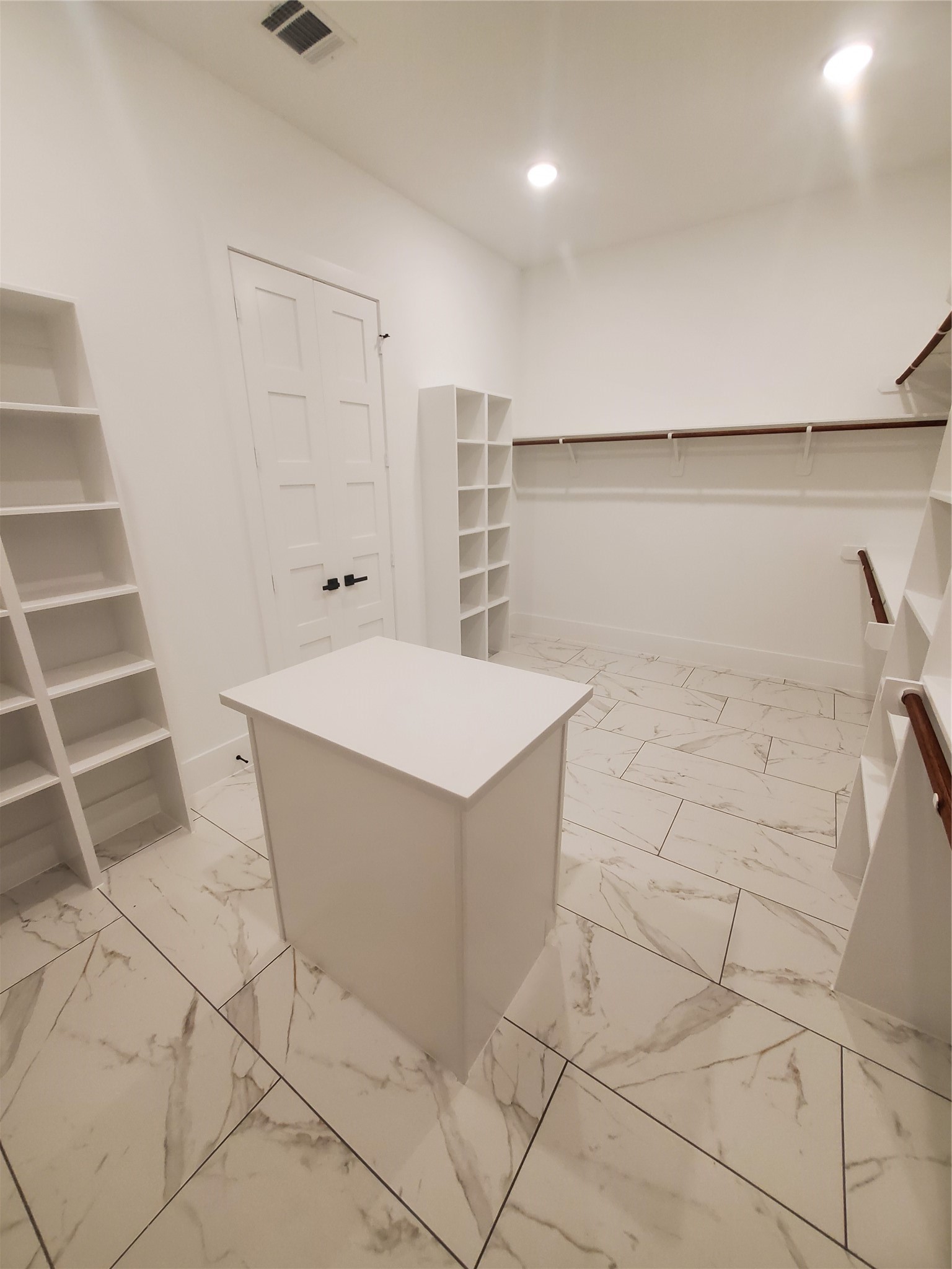 24647 Oak Creek Road Hockley, TX 77447 - Photo 32 of 47 a view of bathroom with bathtub and staircase