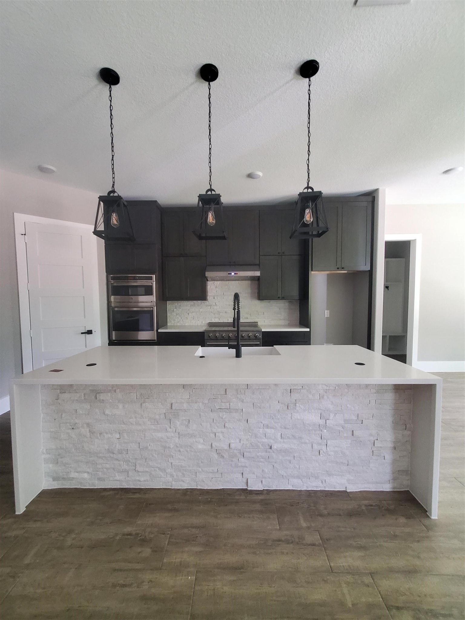 24647 Oak Creek Road Hockley, TX 77447 - Photo 10 of 47 a view of counter top space with ceiling fan