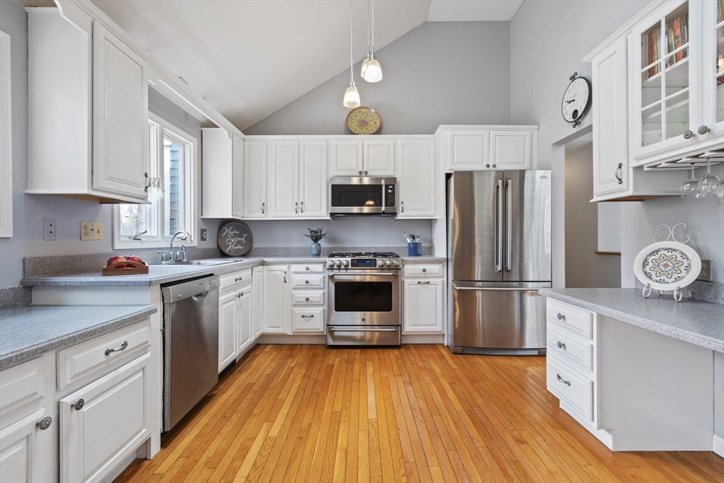 19 Stanley Road Medway, MA 02053 - Photo 14 of 41