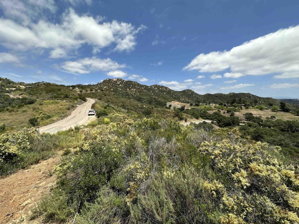 6 Harris Trail Fallbrook, CA 92028 - Photo 24 of 33 a view of a city