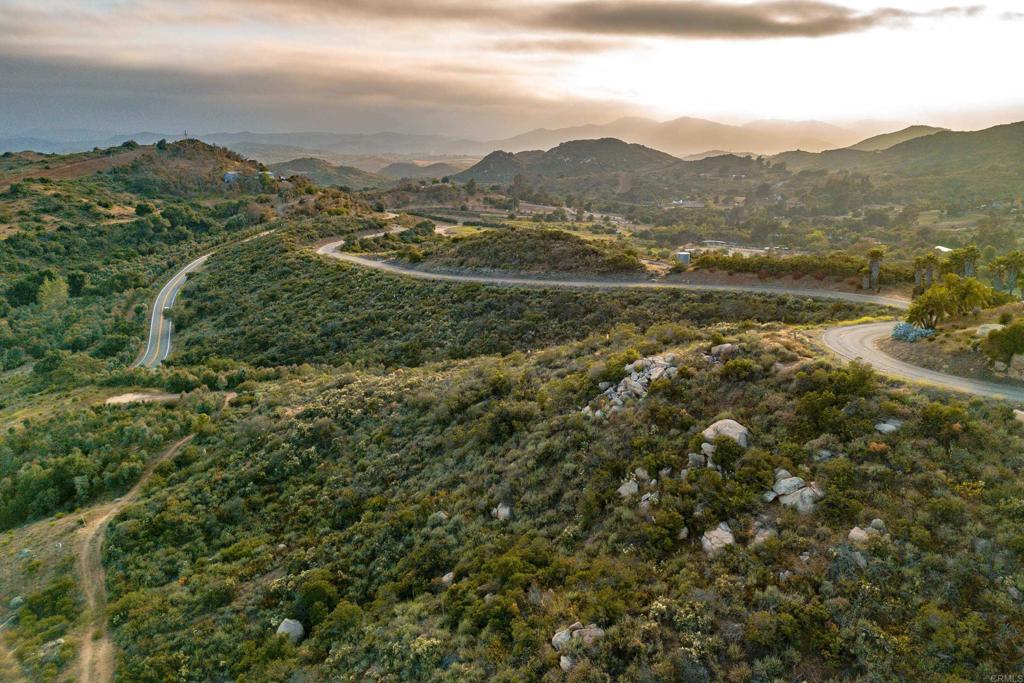 6 Harris Trail Fallbrook, CA 92028 - Photo 26 of 33 a view of a city with mountains in the background