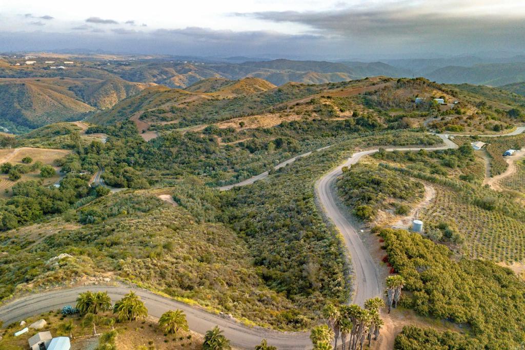 6 Harris Trail Fallbrook, CA 92028 - Photo 28 of 33 view of city and mountain