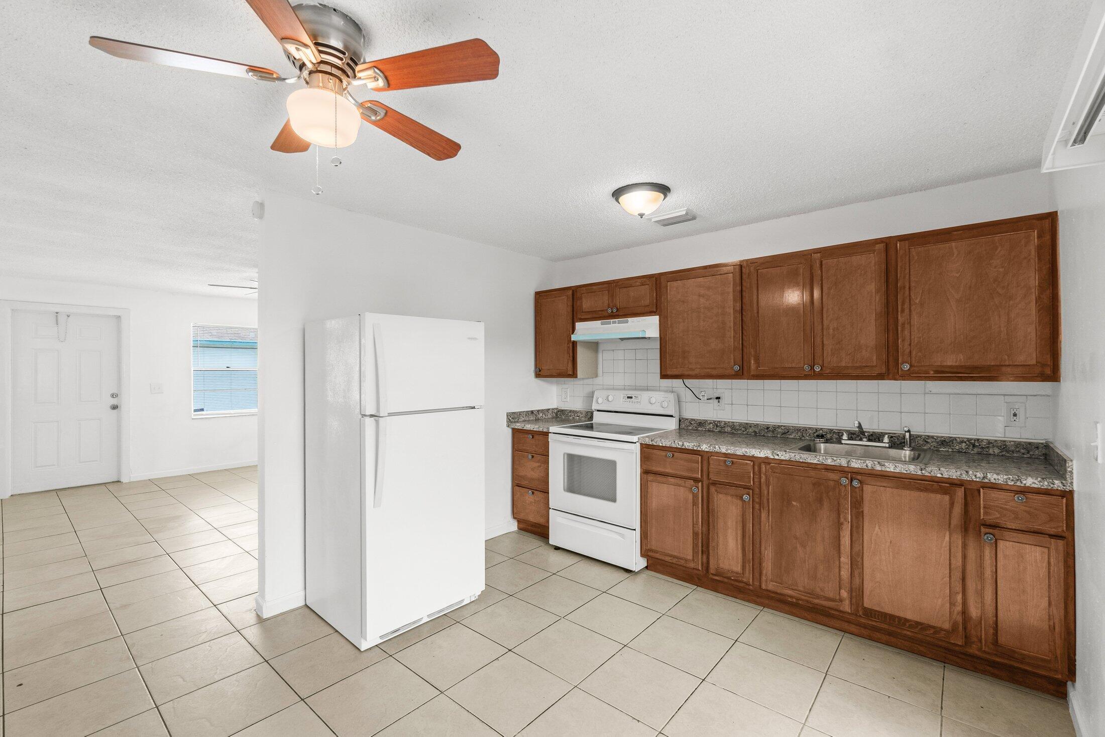 4790 Gulfstream Road Lake Worth Beach, FL 33461 - Photo 5 of 20 005-4790GulfstreamRoad-LakeWorthBeach-FL