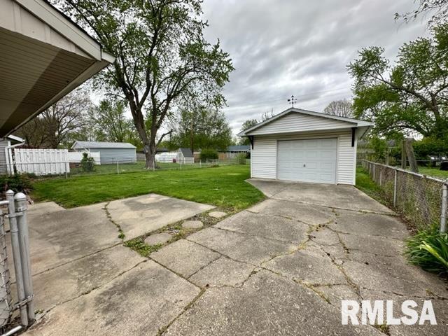 1912 Stonehenge Road Springfield, IL 62702 - Photo 3 of 27