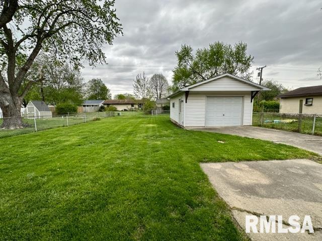 1912 Stonehenge Road Springfield, IL 62702 - Photo 4 of 27