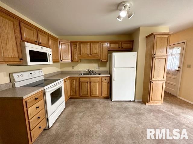 1912 Stonehenge Road Springfield, IL 62702 - Photo 8 of 27