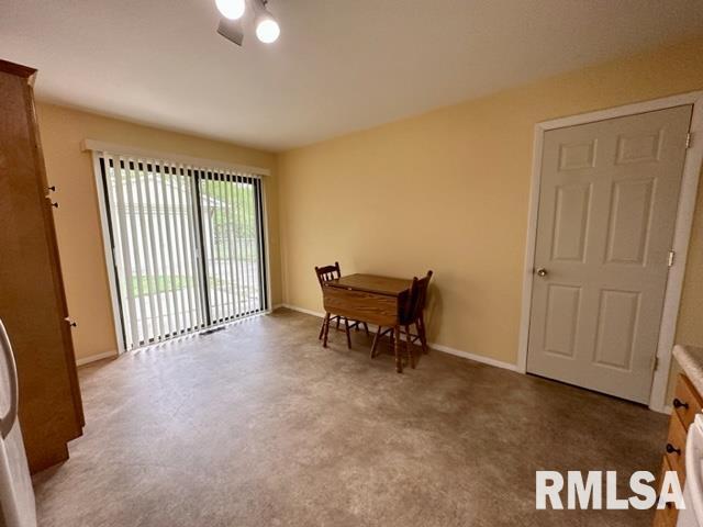 1912 Stonehenge Road Springfield, IL 62702 - Photo 9 of 27