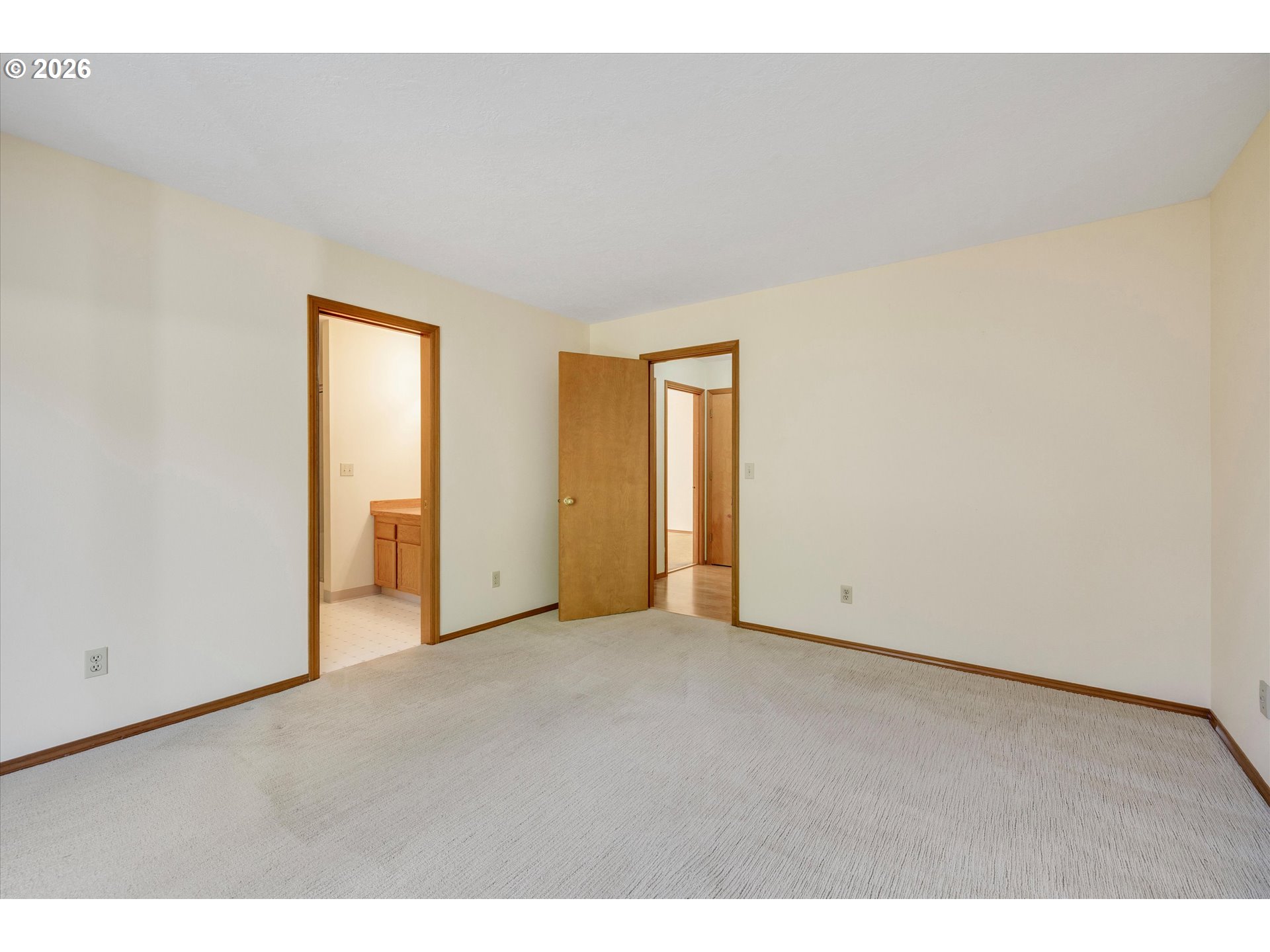 1360 North Locust Street Canby, OR 97013 - Photo 19 of 36 a view of an empty room and window