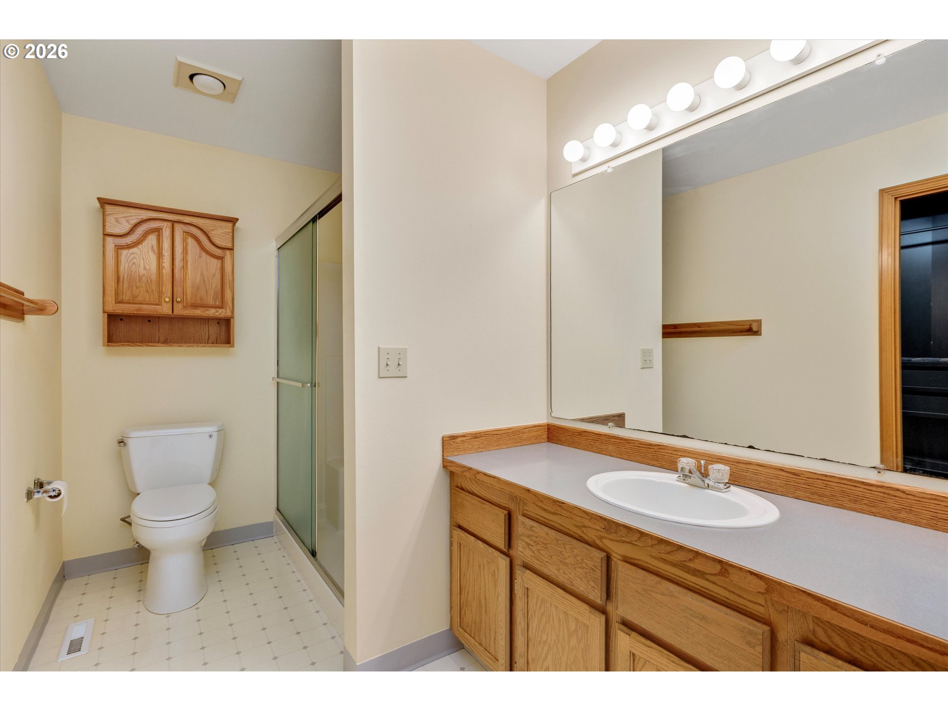 1360 North Locust Street Canby, OR 97013 - Photo 20 of 36 a bathroom with a sink a toilet and mirror
