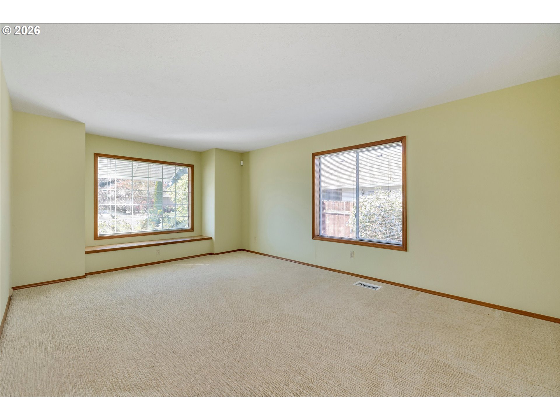 1360 North Locust Street Canby, OR 97013 - Photo 6 of 36 an empty room with windows