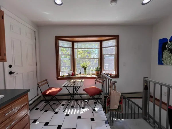$2,600 | 703 East Broadway, Unit 2, Boston, MA 02127