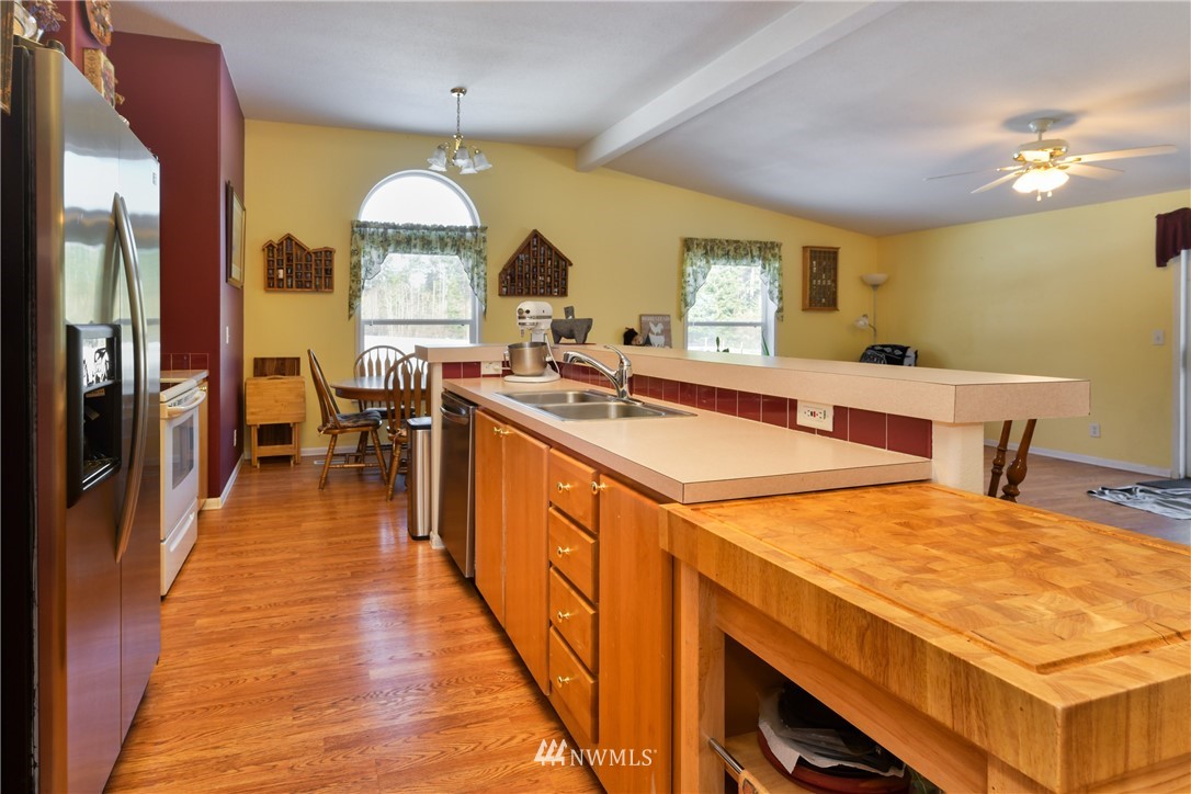 2298 Van Dam Road Oak Harbor, WA 98277 - Photo 7 of 25 Gallery Image 7