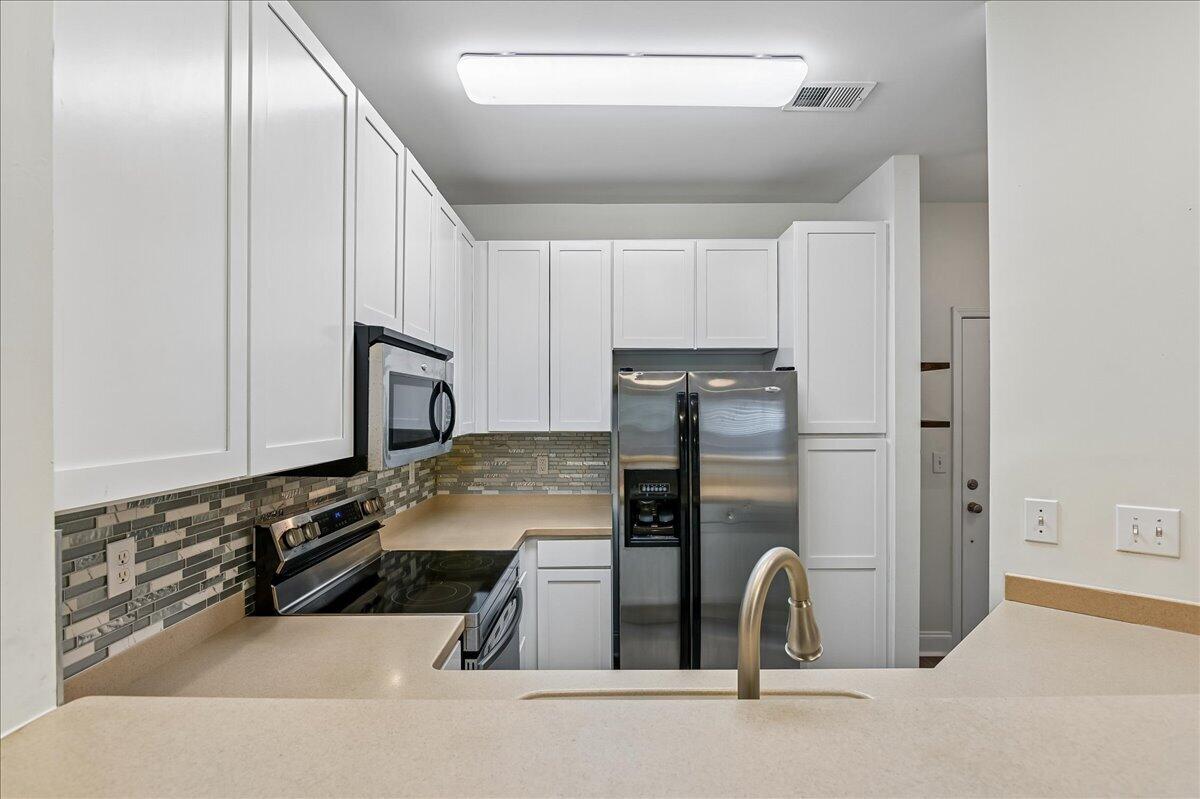 1501 Basildon Road Mount Pleasant, SC 29466 - Photo 8 of 64 04-Kitchen