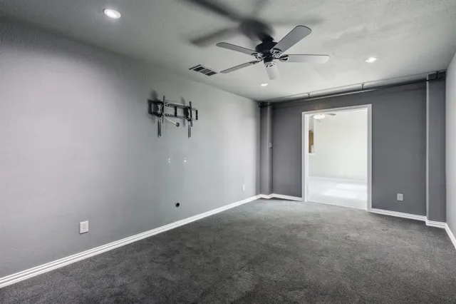 en view of an empty room