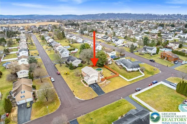 $535,000 | 402 Florentine Drive, Easton, PA 18040