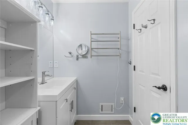 $535,000 | 402 Florentine Drive, Easton, PA 18040