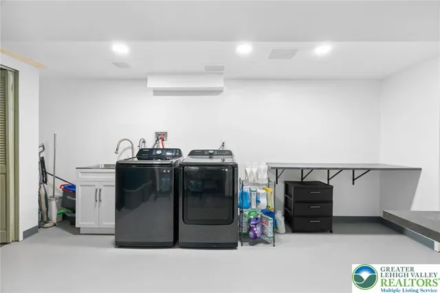 $535,000 | 402 Florentine Drive, Easton, PA 18040